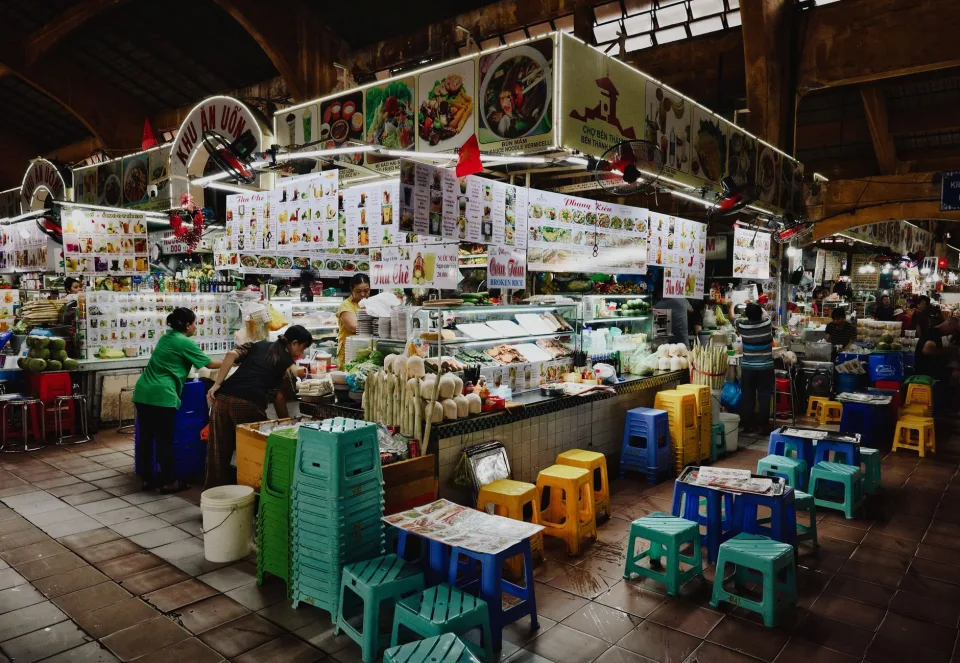 Đầu bếp đang nấu